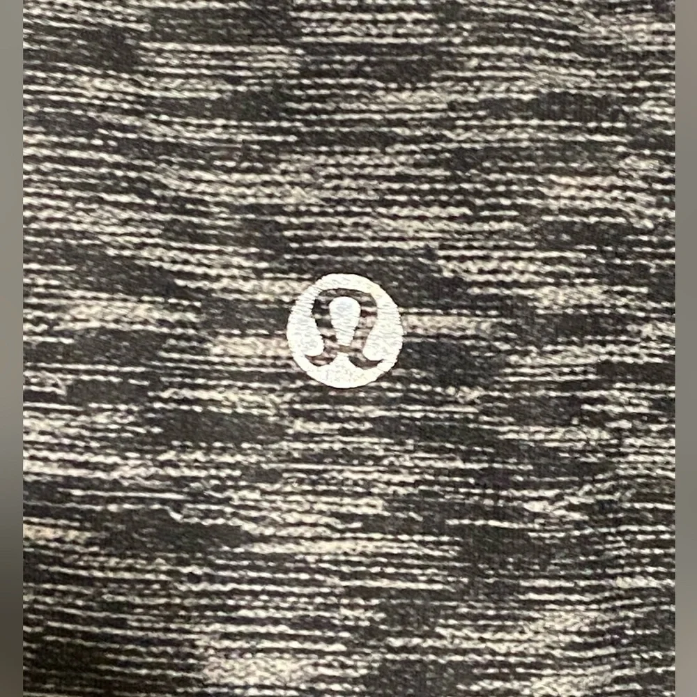 Lululemon hot crop dramatic static leggings